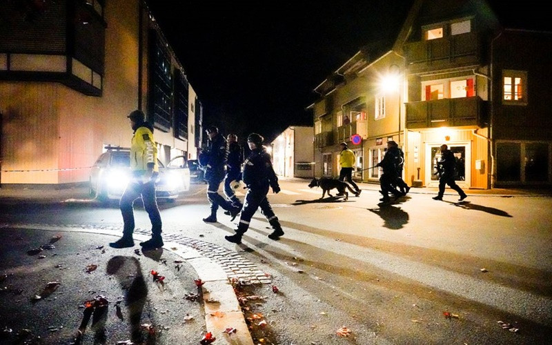 Cảnh sát có mặt tại hiện trường vụ tấn công. (Ảnh: Reuters)