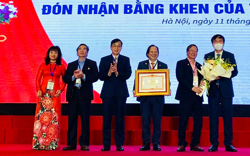 Hội Phổi Việt Nam vinh dự nhận Bằng khen của Thủ tướng Chính phủ.