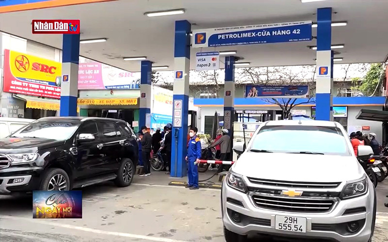 Áp lực tăng giá hàng hóa khi xăng dầu leo thang