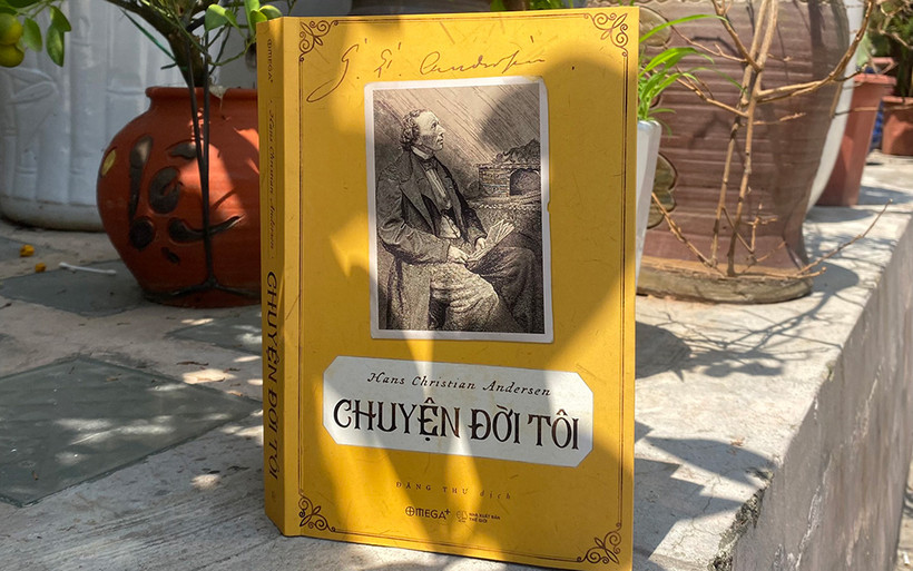 Cuốn "Chuyện đời tôi". (Ảnh: Omega Books)
