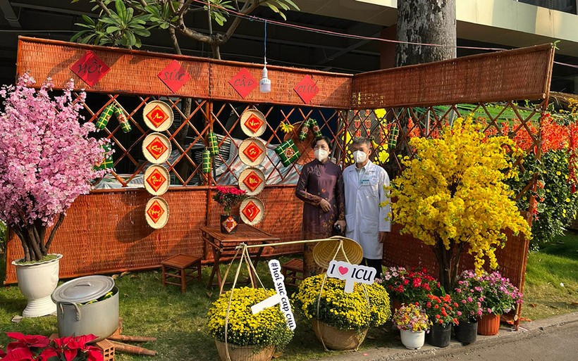 Đường hoa Chợ Rẫy rực rỡ nét Xuân.