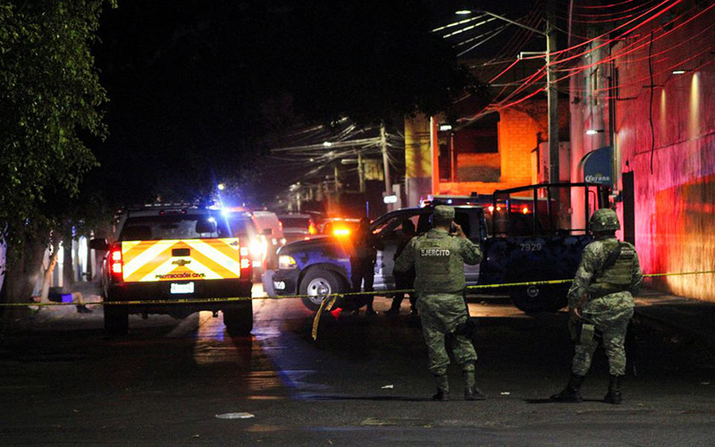 Binh sĩ bảo vệ hiện trường vụ xả súng tại Celaya, Mexico, ngày 23/5/2022. (Ảnh: Reuters)