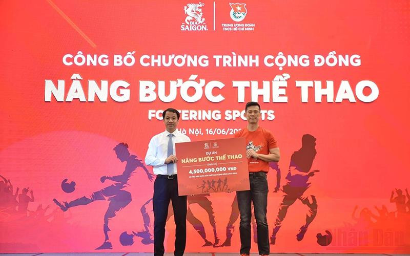 Ban tổ chức công bố nhà tài trợ dự án Nâng bước thể thao.