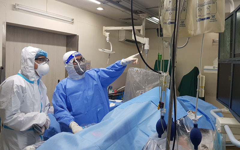 Bệnh viện Chợ Rẫy lần đầu tiên can thiệp nút mạch thành công điều trị ho ra máu nặng ở bệnh nhân Covid-19. (Ảnh: Bệnh viện cung cấp)
