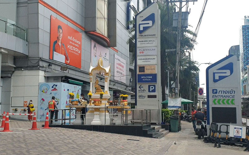 Lối vào trung tâm thương mại Platinum.