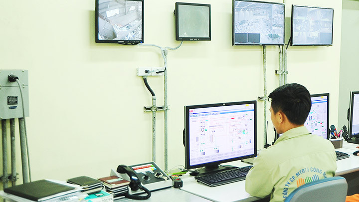 Các doanh nghiệp sản xuất năng lượng tái tạo vẫn chưa được bán điện trực tiếp. Ảnh: NGUYỆT ANH