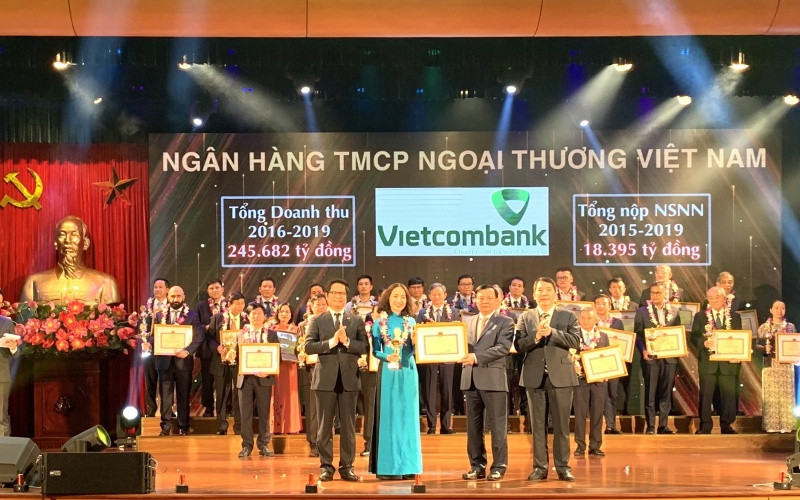 Vietcombank được vinh doanh đơn vị nộp ngân sách lớn nhất cả nước năm 2020.