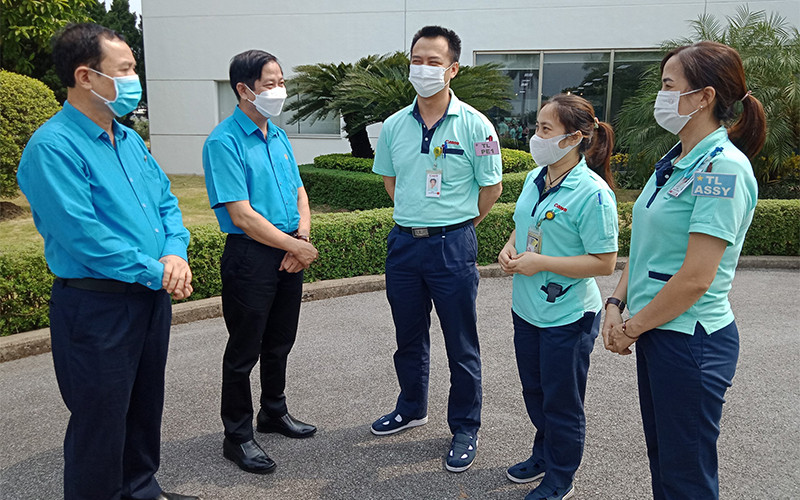 Thăm hỏi, động viên đoàn viên, người lao động.