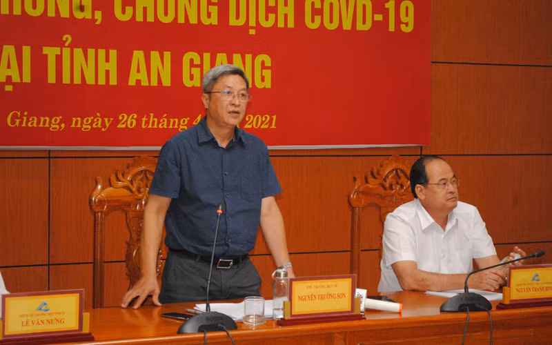 Thứ trưởng Nguyễn Trường Sơn phát biểu tại buổi làm việc về công tác phòng, chống Covid-19 tại tỉnh An Giang.