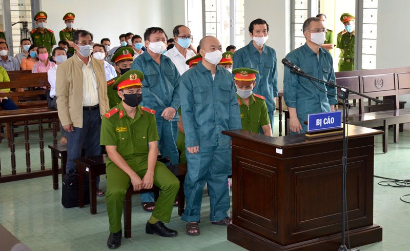 Các bị cáo tại phiên tòa.