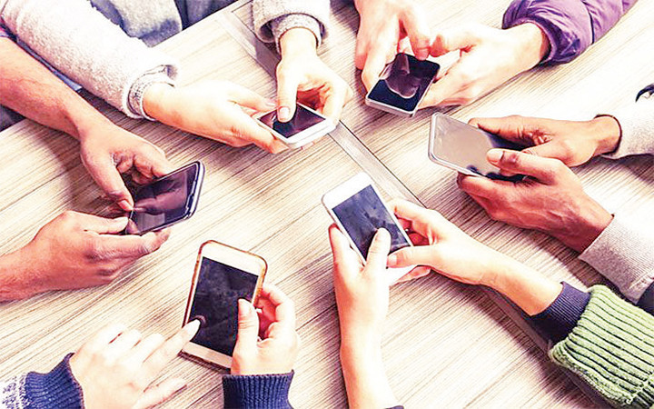 Với những lớp người hiện đại, "điện thoại di động đã trở thành một phần của hệ thần kinh".