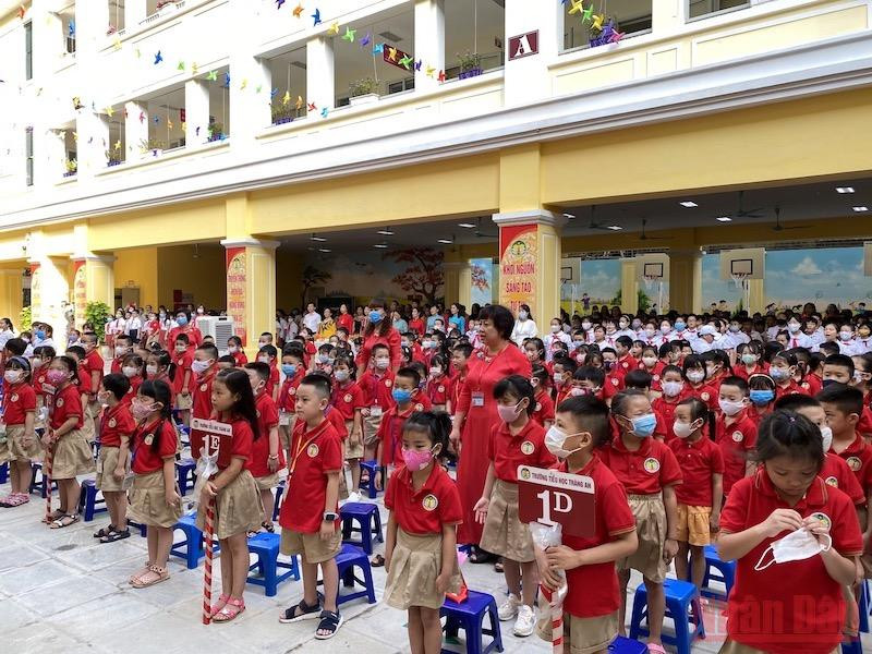 Học sinh lớp 1 trong ngày khai giảng năm học mới 2020-2021