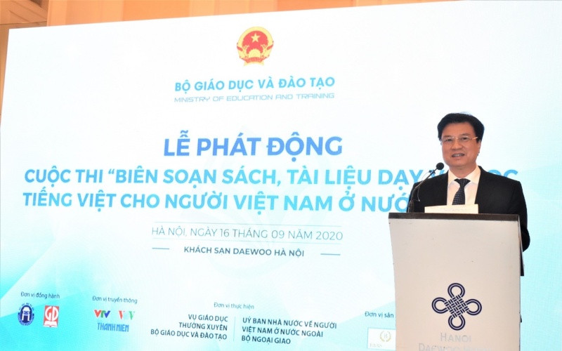 Thứ trưởng GD và ĐT Nguyễn Hữu Độ phát biểu tại lễ phát động cuộc thi. 