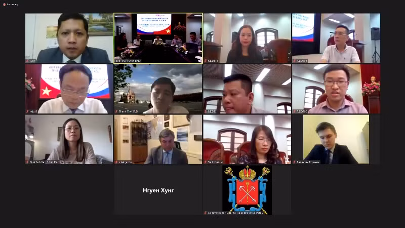 Các đại biểu tham dự cuộc họp.