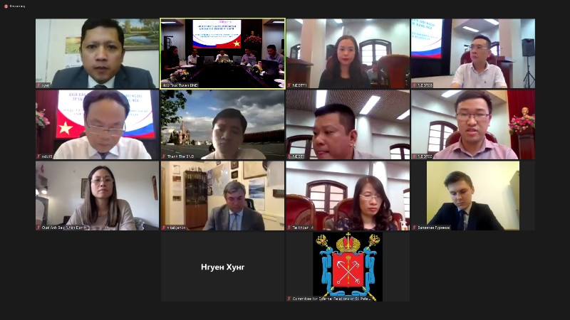 Các đại biểu tham dự cuộc họp.