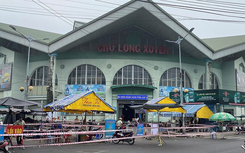 Ổ dịch trong chợ Long Xuyên thuộc phường Mỹ Long.