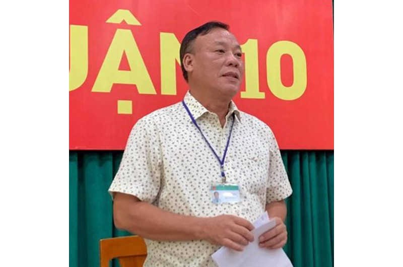 Lãnh đạo UBND quận 10 cung cấp thông tin cho các cơ quan báo chí.