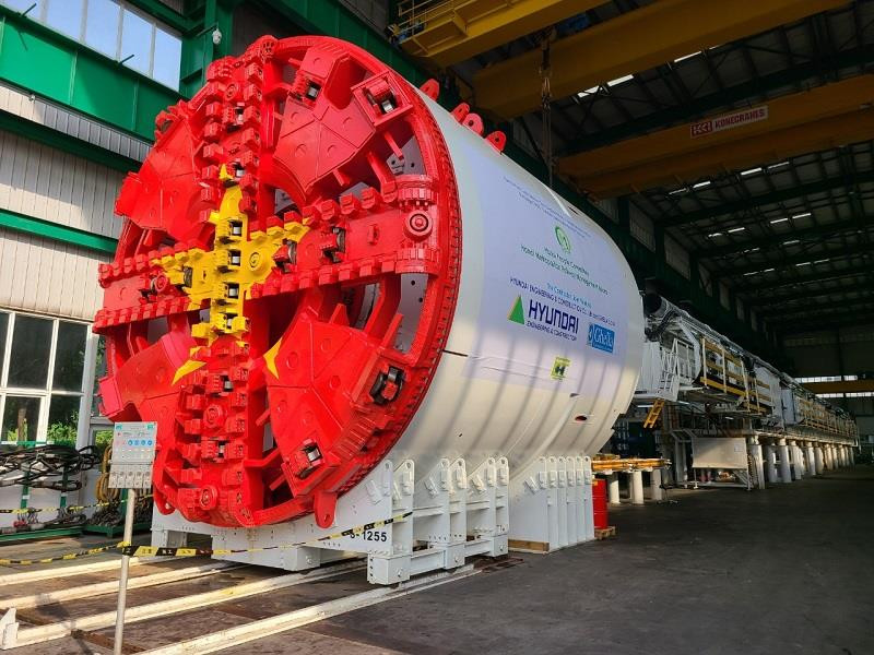 Khiên đào của máy TBM “Thần tốc” sắp được đưa xuống tầng đáy ga ngầm S9-Kim Mã.