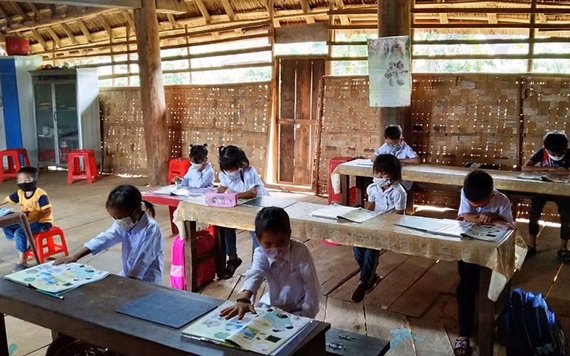 Tiết học theo nhóm của học sinh Trường tiểu học Nguyễn Văn Cừ, xã Đăk Psi, huyện Đăk Hà, Kon Tum.