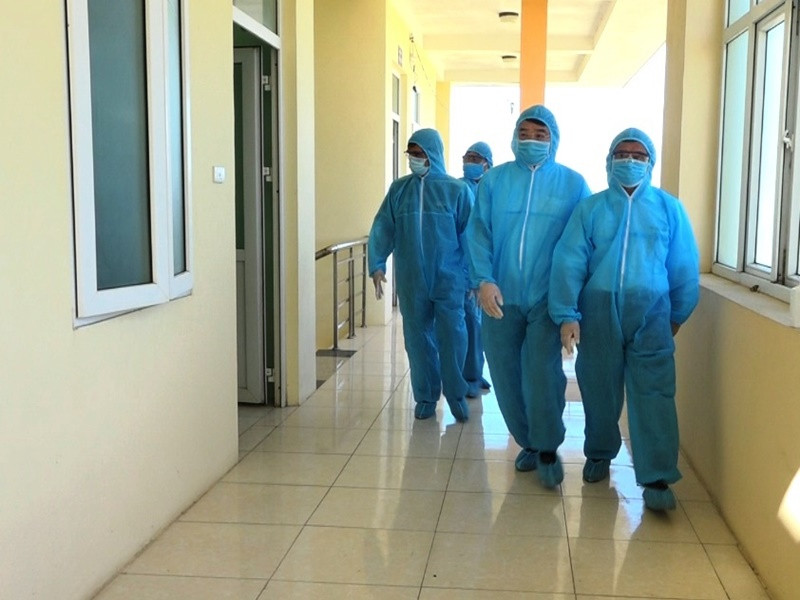 Lãnh đạo huyện Quảng Xương điểm tra cơ sở vật chất, hoạt động tại khu cách ly Tiên Trang.