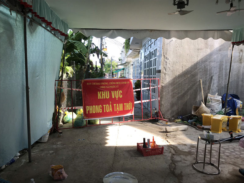 Phong tỏa khu vực vừa ghi nhận 18 trường hợp dương tính SARS-CoV-2.