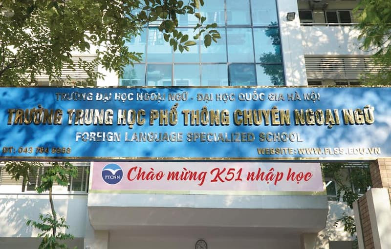 Trường chuyên Ngoại ngữ cho học sinh kiểm tra học kỳ trực tuyến