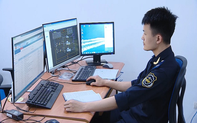 Hoạt động nghiệp vụ tại Chi cục Hải quan.