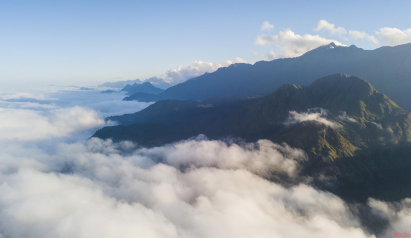 Ngắm “biển mây” đẹp như bồng lai tiên cảnh trên đỉnh Ô Quy Hồ