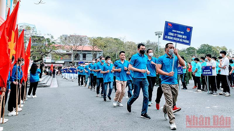 Đông đảo các địa phương, đơn vị tham gia Ngày chạy Olympic vì sức khỏe toàn dân.