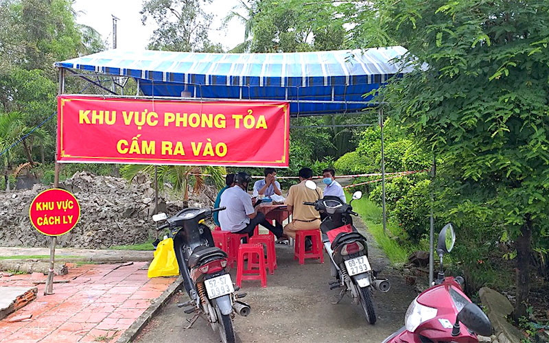  Các chốt kiểm soát tại vùng cách ly y tế phòng, chống dịch được thiết lập tại ấp Tân Hiệp, xã An Xuyên.