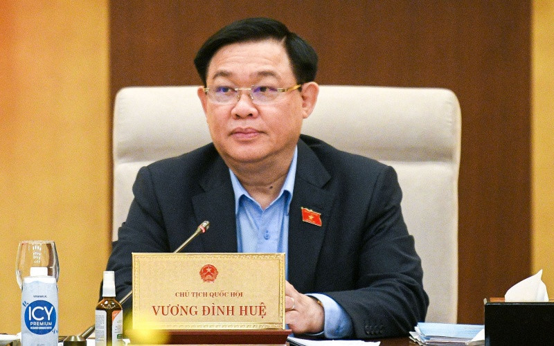 Chủ tịch Quốc hội Vương Đình Huệ phát biểu tại phiên họp.