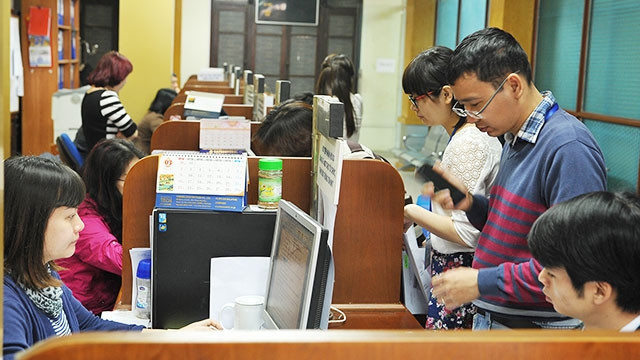 Các cục thuế địa phương tích cực tìm giải pháp nhằm bù đắp các khoản hụt thu. Ảnh: BẮC HẢI