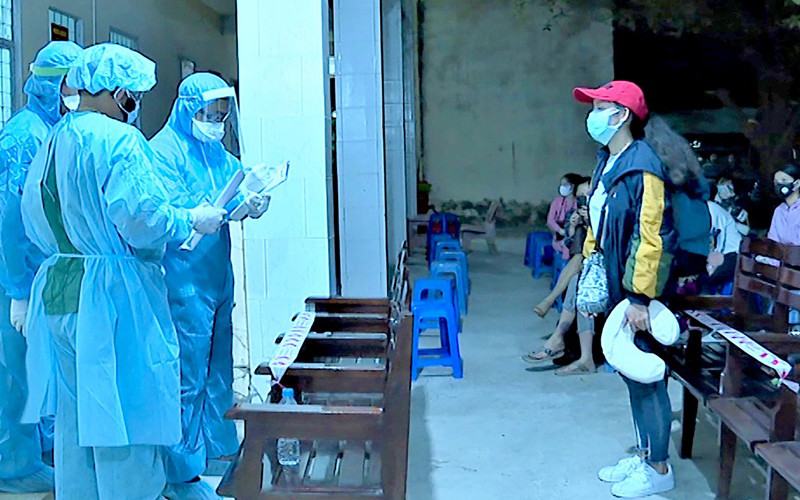 Báo Nhân Dân đã vận động tài trợ 500 bộ đồ bảo hộ và 500 bộ sát trùng chuyên dụng trong khu cách ly cho tỉnh Sóc Trăng.