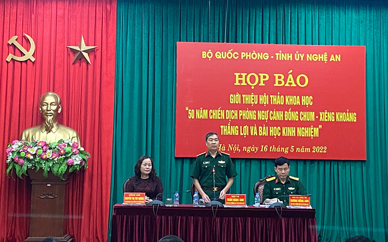 Họp báo giới thiệu hội thảo khoa học “50 năm Chiến dịch phòng ngự Cánh đồng chum - Xiêng Khoảng - thắng lợi và bài học kinh nghiệm”.
