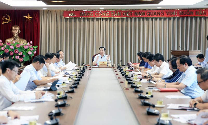 Quang cảnh hội nghị của Thường trực Thành ủy Hà Nội, chiều 27/6.