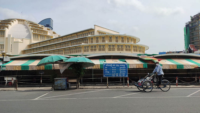 Chợ Lớn Mới thuộc khu vực màu vàng của Phnom Penh sáng 6-5 vẫn đóng cửa.