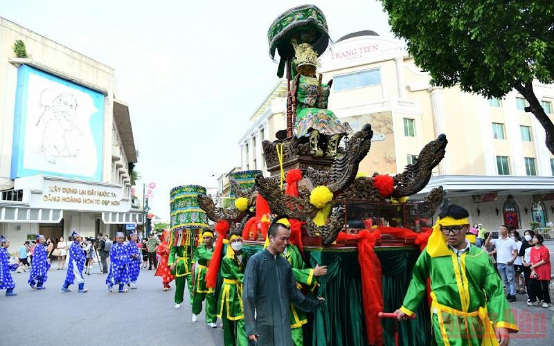 Lễ cung rước Tôn thần Đông trấn Thăng Long