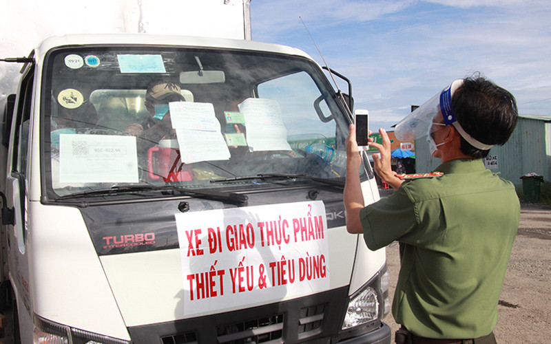 Hậu Giang kiểm soát chặt người và phương tiện ra vào địa bàn để phòng, chống dịch Covid-19.