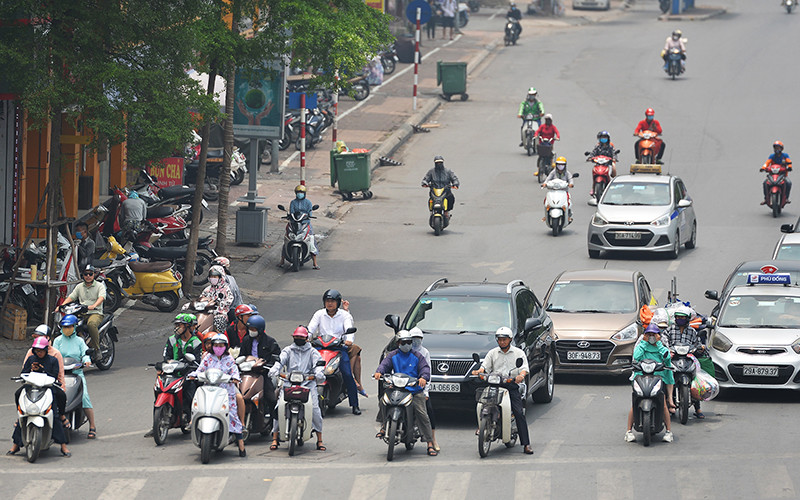 Để bảo đảm việc phòng, chống dịch Covid-19 hiệu quả, việc đeo khẩu trang ở những nơi công cộng, tập trung đông người là rất cần thiết.