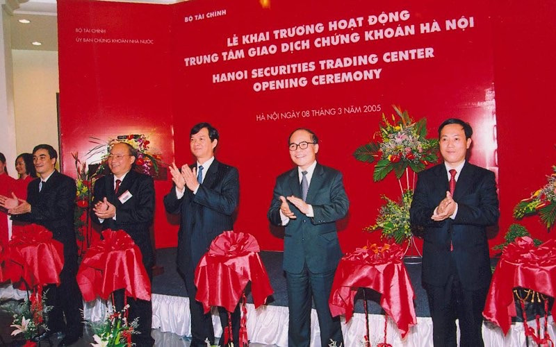 Lễ khai trương hoạt động Trung tâm Giao dịch Chứng khoán Hà Nội (Năm 2005). (Ảnh: HNX)