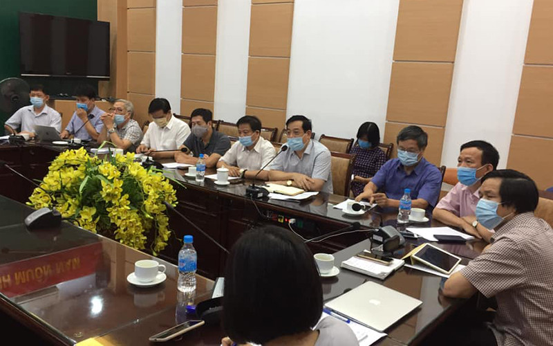 Các chuyên gia hội chẩn chiều 12-8.