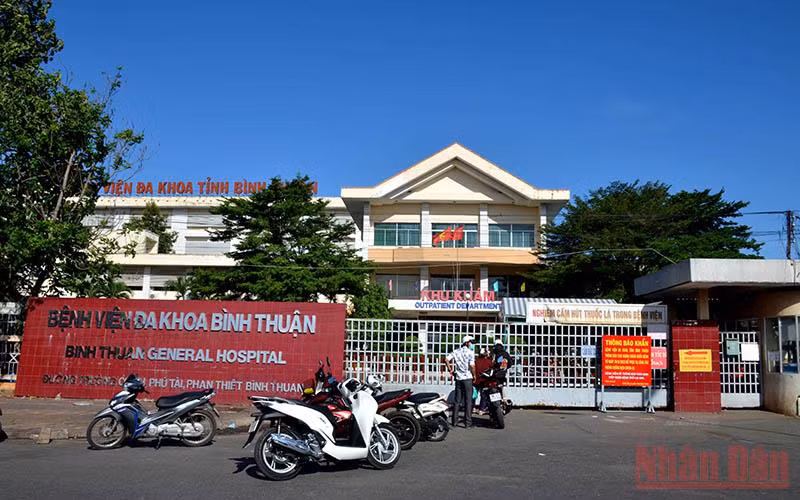 Bệnh viện đa khoa tỉnh Bình Thuận tiến hành phong tỏa Khoa Ngoại Tổng quát sau khi phát hiện ca dương tính.