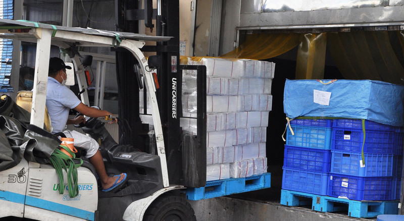 Công nhân của Công ty TNHH Đại Thành, xã Song Thuận, huyện Châu Thành (Tiền Giang) làm việc theo phương án “3 tại chỗ”.