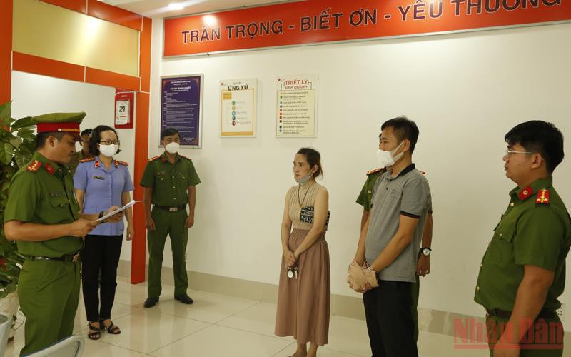 Khởi tố bị can, bắt tạm giam và khám xét chỗ ở, nơi làm việc của Trần Trọng Giáp, cổ đông Công ty Phước Điền. (Ảnh: Công an cung cấp)