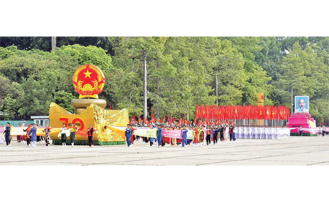 Lễ Diễu hành kỷ niệm 70 năm Quốc khánh 2-9. Ảnh: NGUYỄN DUY