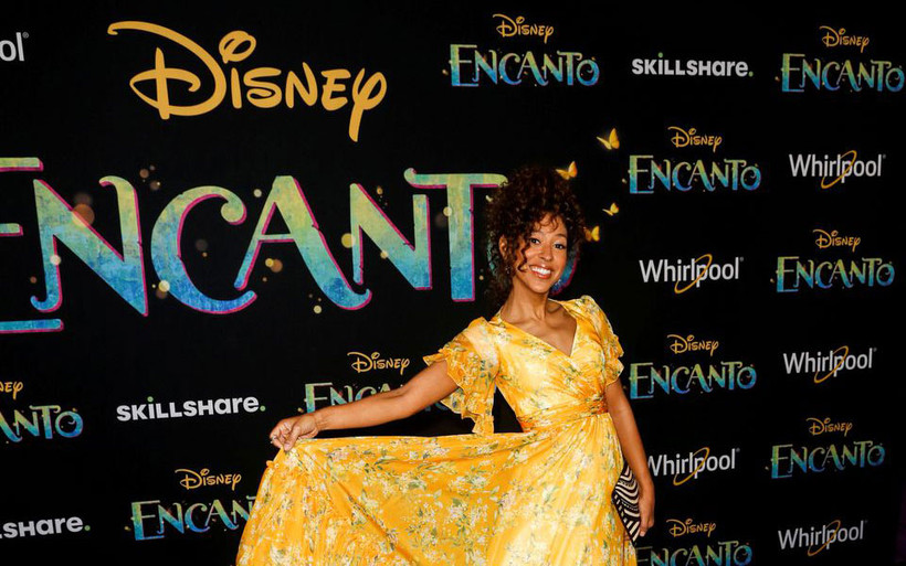 Diễn viên Adassa trong buổi ra mắt phim Encanto tại Los Angeles ngày 3/11. (Ảnh: Reuters)