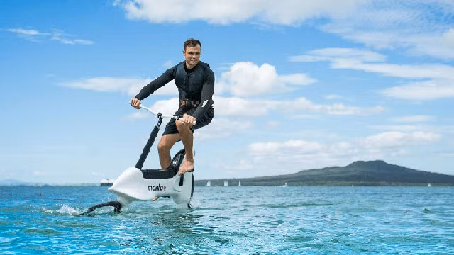 Xe đạp đi trên nước