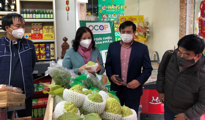 Các sản phẩm OCOP trưng bày tại Điểm giới thiệu và bán sản phẩm OCOP ở quận Cầu Giấy.