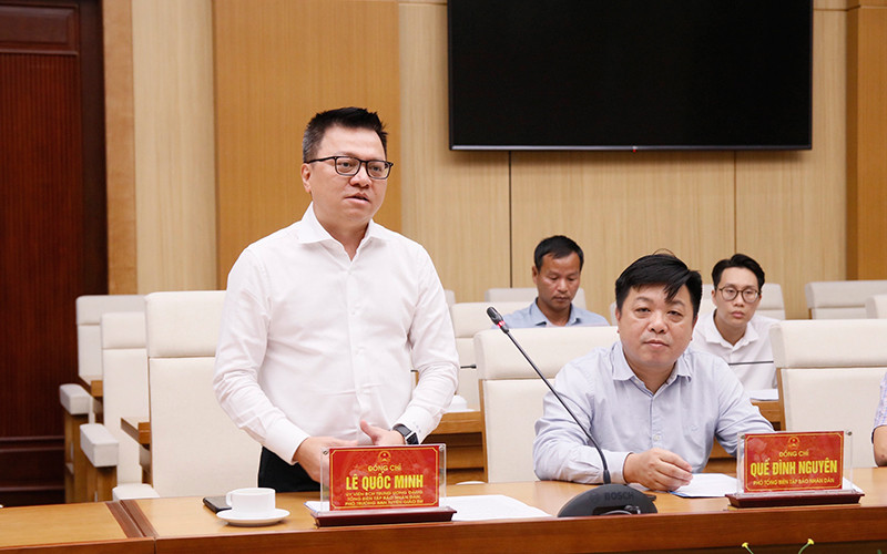 Đồng chí Lê Quốc Minh, Ủy viên Trung ương Đảng, Tổng Biên tập Báo Nhân Dân, Phó Trưởng Ban Tuyên giáo Trung ương, Chủ tịch Hội Nhà báo Việt Nam phát biểu ý kiến tại lễ ký kết hợp tác truyền thông giữa Báo Nhân Dân và tỉnh Phú Thọ.