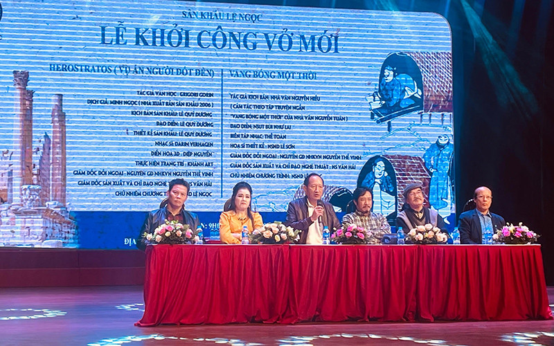 Ê-kíp dựng vở của Sân khấu kịch Lệ Ngọc chia sẻ thông tin về 2 vở diễn.